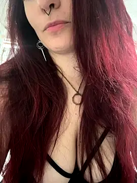 Snapshot of LunaMoongirl chatting on 10/20/25, 01:11 LunaMoongirl online show from 10/20/25, 01:11