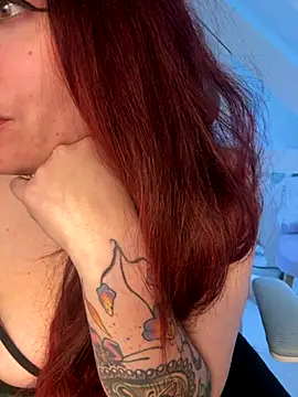 LunaMoongirl online show from 10/23/25, 04:17