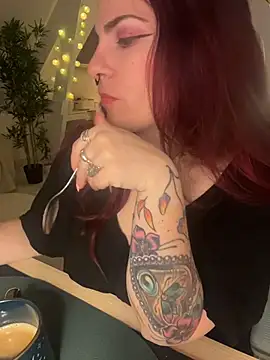 Snapshot of LunaMoongirl chatting on 11/29/25, 05:21 LunaMoongirl online show from 11/29/25, 05:21