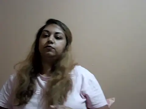 Snapshot of bellachow10 chatting on 11/08/25, 05:34 bellachow10 online show from 11/08/25, 05:34