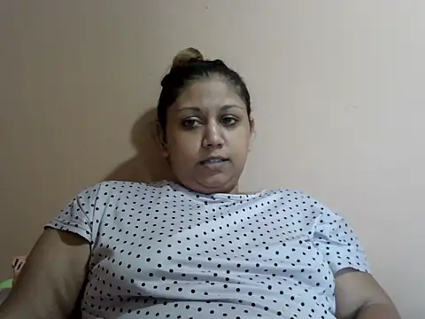 Snapshot of bellachow10 chatting on 11/11/25, 11:32 bellachow10 online show from 11/11/25, 11:32