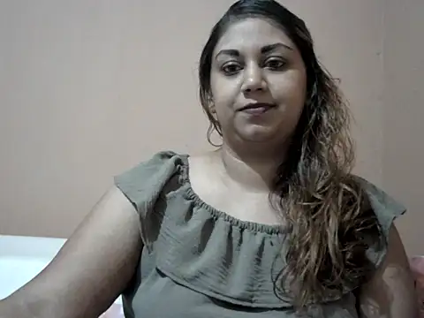 Snapshot of bellachow10 chatting on 11/30/25, 07:18 bellachow10 online show from 11/30/25, 07:18