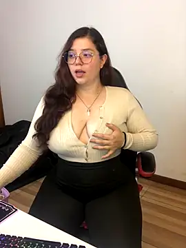 kayortiiz online show from 11/12/25, 02:12