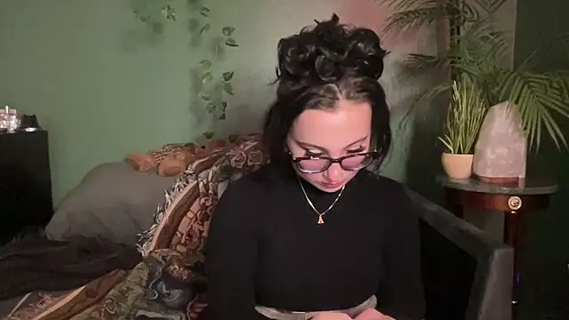 Snapshot of sweetandwet_daddy chatting on 10/02/25, 12:01 sweetandwet daddy online show from 10/02/25, 12:01