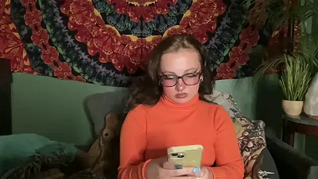 Snapshot of sweetandwet_daddy chatting on 10/26/25, 04:18 sweetandwet daddy online show from 10/26/25, 04:18