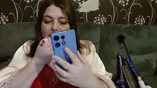 Snapshot of HouseWifeWhore_Milf chatting on 11/07/25, 10:43 HouseWifeWhore Milf online show from 11/07/25, 10:43