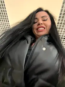 CrazzyChicks online show from 10/17/25, 07:44