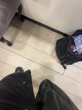 CrazzyChicks online show from 11/27/25, 07:43