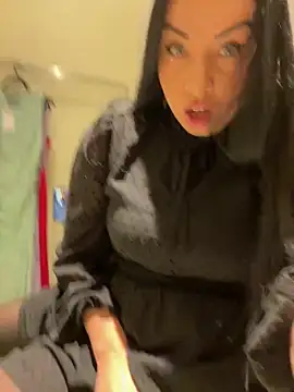 CrazzyChicks online show from 04/19/26, 06:24