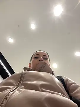 CrazzyChicks online show from 04/22/26, 07:11