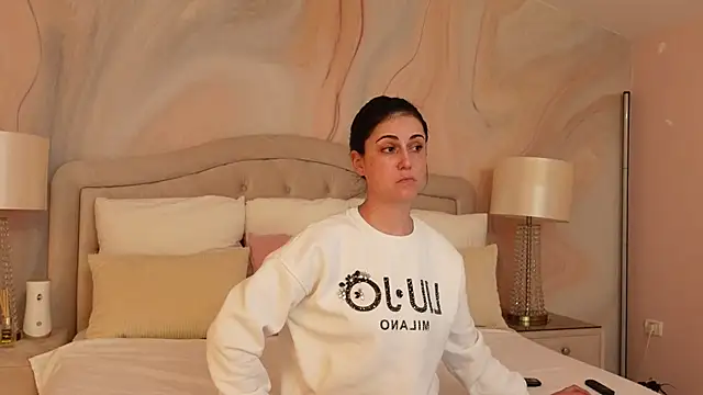 Snapshot of OliviaSirena chatting on 02/22/25, 07:58 OliviaSirena online show from 02/22/25, 07:58