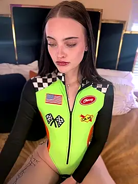 Snapshot of KarissaChantelle chatting on 10/31/25, 06:09 KarissaChantelle online show from 10/31/25, 06:09