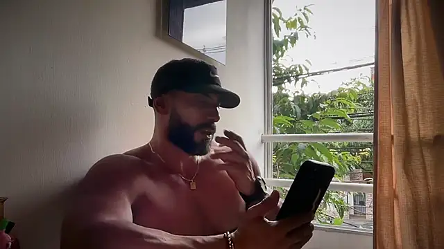 Snapshot of romeolovedark chatting on 05/20/26, 10:16 romeolovedark online show from 05/20/26, 10:16