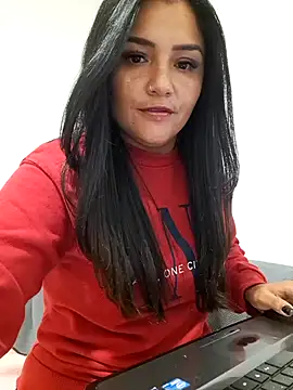 Snapshot of laura_dirtyhot chatting on 12/12/24, 08:53 laura dirtyhot online show from 12/12/24, 08:53