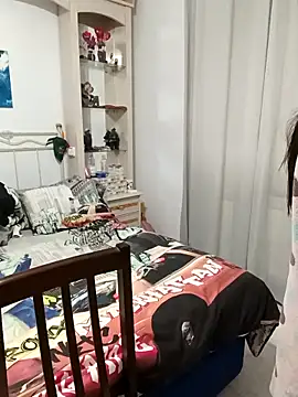 Snapshot of laura_dirtyhot chatting on 12/19/25, 07:37 laura dirtyhot online show from 12/19/25, 07:37