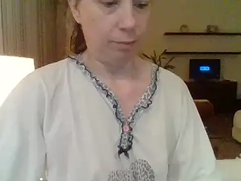 Snapshot of Moi_Lina chatting on 06/21/26, 11:40 Moi Lina online show from 06/21/26, 11:40