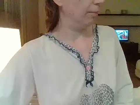 Snapshot of Moi_Lina chatting on 06/22/26, 10:07 Moi Lina online show from 06/22/26, 10:07
