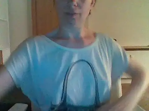 Snapshot of Moi_Lina chatting on 08/06/26, 10:22 Moi Lina online show from 08/06/26, 10:22
