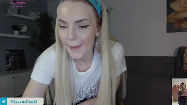 Snapshot of Goddess_Tina chatting on 03/09/25, 04:44 Goddess Tina online show from 03/09/25, 04:44