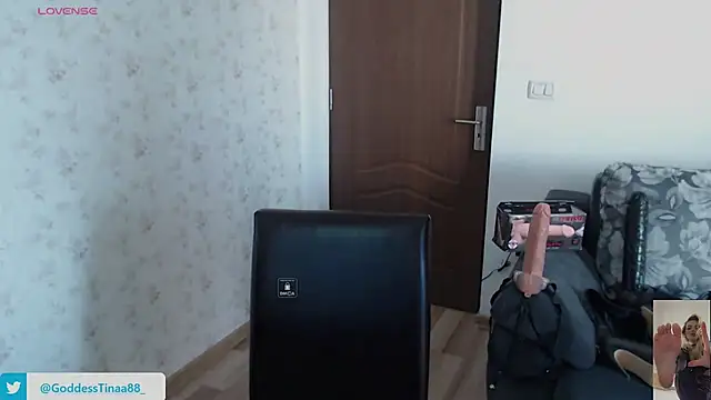 Snapshot of Goddess_Tina chatting on 10/28/25, 07:34 Goddess Tina online show from 10/28/25, 07:34