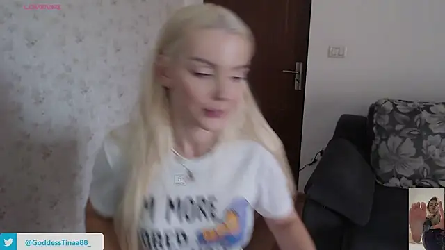 Snapshot of Goddess_Tina chatting on 10/30/25, 07:54 Goddess Tina online show from 10/30/25, 07:54