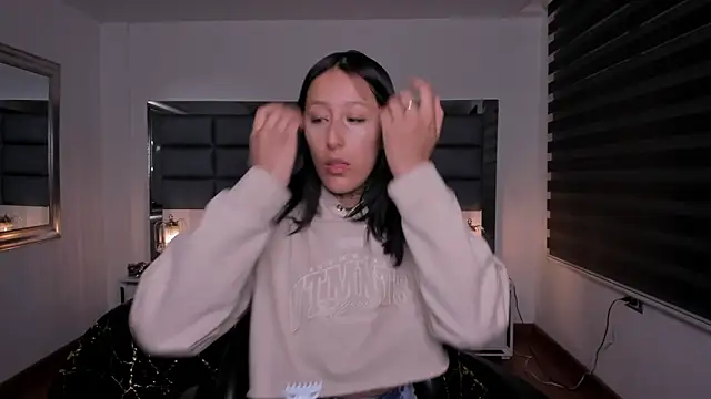 Snapshot of Mariana_Joness chatting on 11/11/25, 02:11 Mariana Joness online show from 11/11/25, 02:11