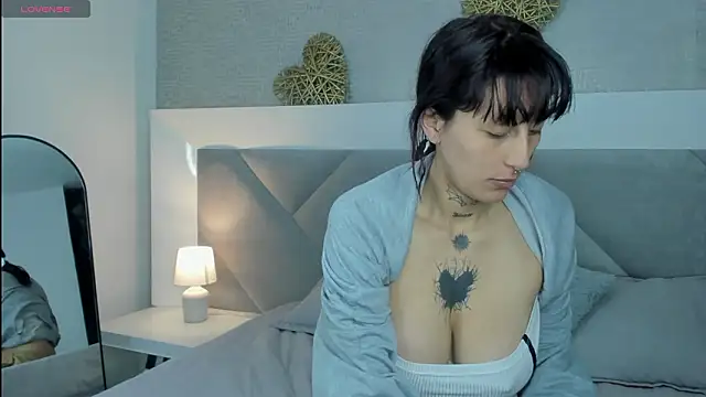 Snapshot of Mariana_Joness chatting on 02/01/26, 03:05 Mariana Joness online show from 02/01/26, 03:05