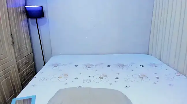 Snapshot of shantal_r0mance chatting on 02/15/25, 06:23 shantal r0mance online show from 02/15/25, 06:23