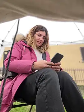 Snapshot of DaisyVibesss chatting on 12/15/24, 09:03 DaisyVibesss online show from 12/15/24, 09:03