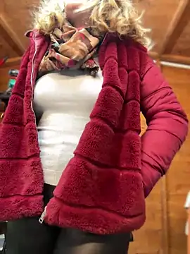 Snapshot of DaisyVibesss chatting on 12/28/24, 04:09 DaisyVibesss online show from 12/28/24, 04:09