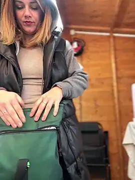 Snapshot of DaisyVibesss chatting on 01/05/25, 12:10 DaisyVibesss online show from 01/05/25, 12:10