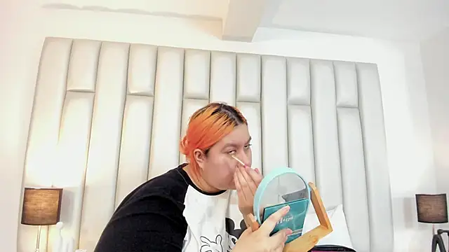 Snapshot of aandreaperez chatting on 10/18/25, 11:44 aandreaperez online show from 10/18/25, 11:44