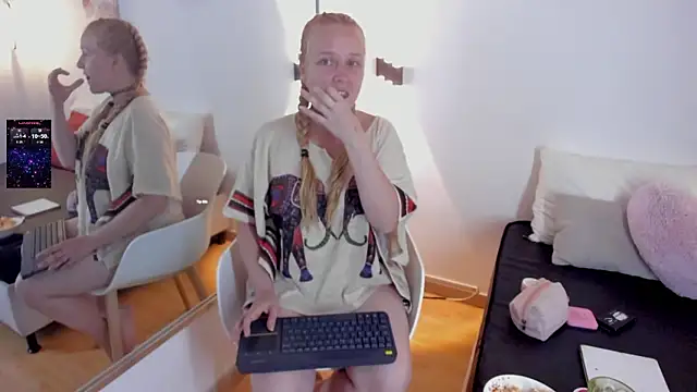 EmilySumer online show from 03/22/26, 03:43