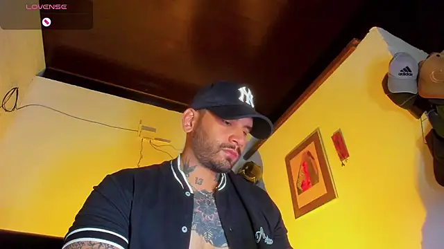 CamiloGray  online show from 03/20/25, 01:37