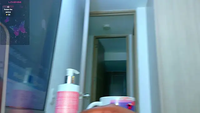 hornyhousekeeper  online show from 03/25/26, 12:44