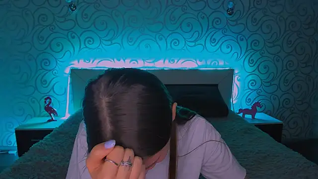 Snapshot of AlexaBarkley chatting on 12/15/24, 06:18 AlexaBarkley online show from 12/15/24, 06:18