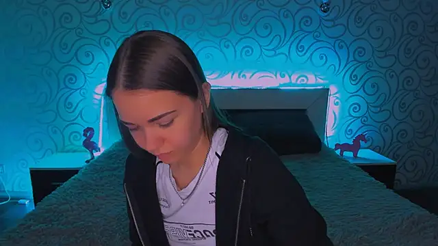 Snapshot of AlexaBarkley chatting on 12/19/24, 06:23 AlexaBarkley online show from 12/19/24, 06:23