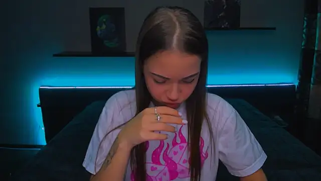 Snapshot of AlexaBarkley chatting on 12/26/24, 03:06 AlexaBarkley online show from 12/26/24, 03:06