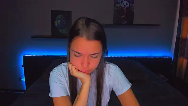 Snapshot of AlexaBarkley chatting on 09/15/25, 12:32 AlexaBarkley online show from 09/15/25, 12:32