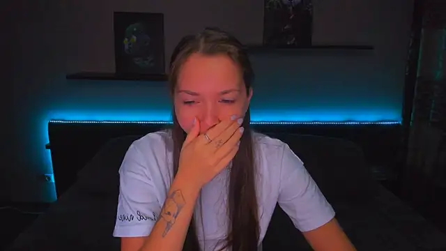 Snapshot of AlexaBarkley chatting on 12/17/25, 12:16 AlexaBarkley online show from 12/17/25, 12:16