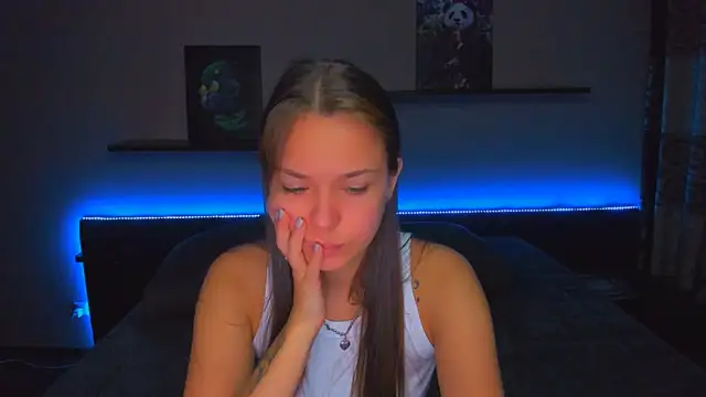 Snapshot of AlexaBarkley chatting on 12/22/25, 12:18 AlexaBarkley online show from 12/22/25, 12:18