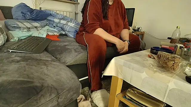 Snapshot of HotBiPaar chatting on 12/16/24, 12:48 HotBiPaar online show from 12/16/24, 12:48