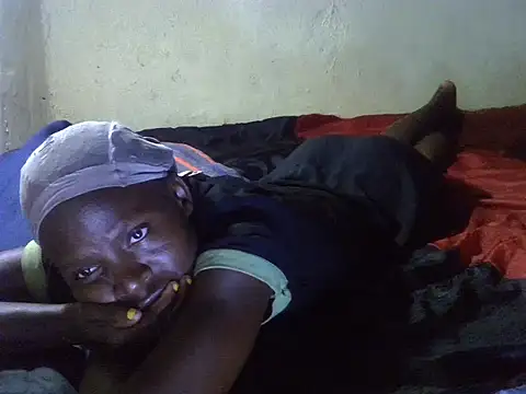 cute-shamza online show from 10/15/25, 04:23