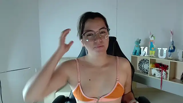 Snapshot of Gretten_wright chatting on 12/16/24, 01:32 Gretten wright online show from 12/16/24, 01:32