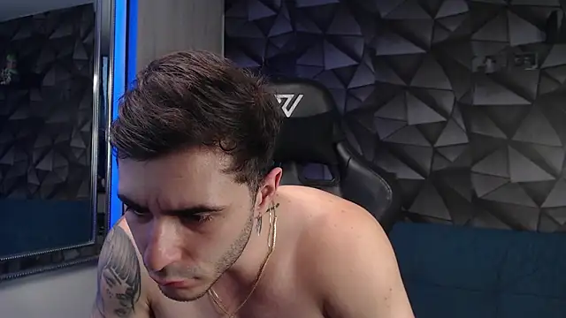 Latino stud4u online show from 10/06/25, 11:02