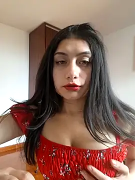 Snapshot of _Danna chatting on 12/21/24, 06:23 Danna online show from 12/21/24, 06:23