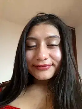 Snapshot of _Danna chatting on 12/21/24, 09:25 Danna online show from 12/21/24, 09:25