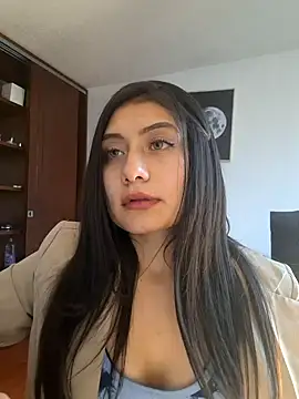 Snapshot of _Danna chatting on 12/22/24, 10:04 Danna online show from 12/22/24, 10:04