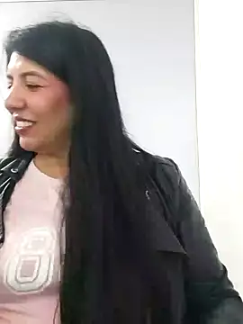 aisha latina online show from 12/05/24, 02:44