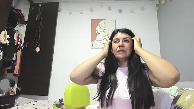 aisha latina online show from 12/06/24, 12:02